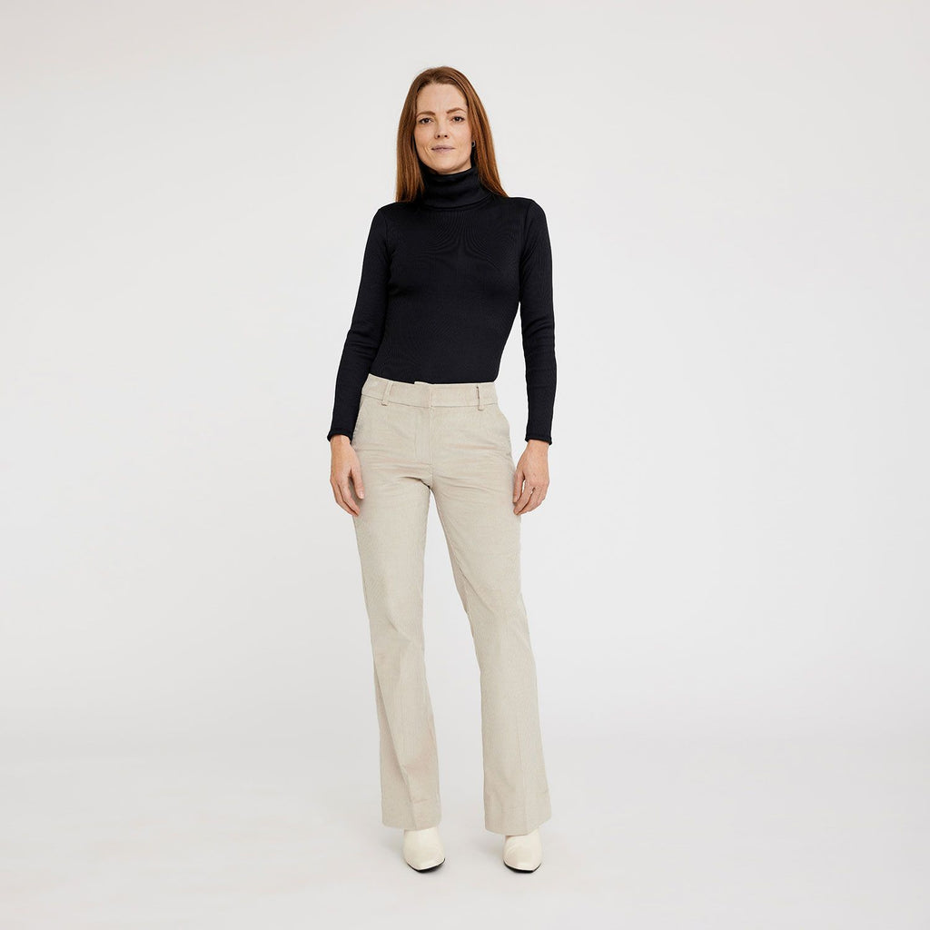 Five Units Trousers ClaraFV 837 Cold Sand Corduroy model