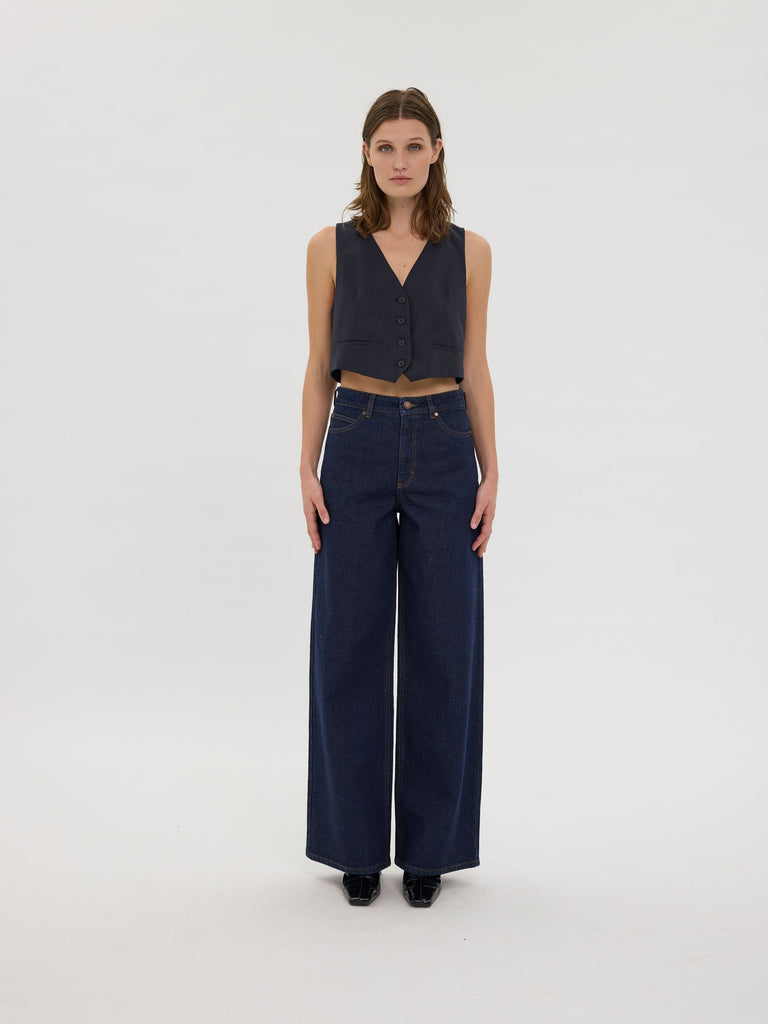 Five Units Jeans AbbyFV 745_RCS-Blended Dark Rinse model