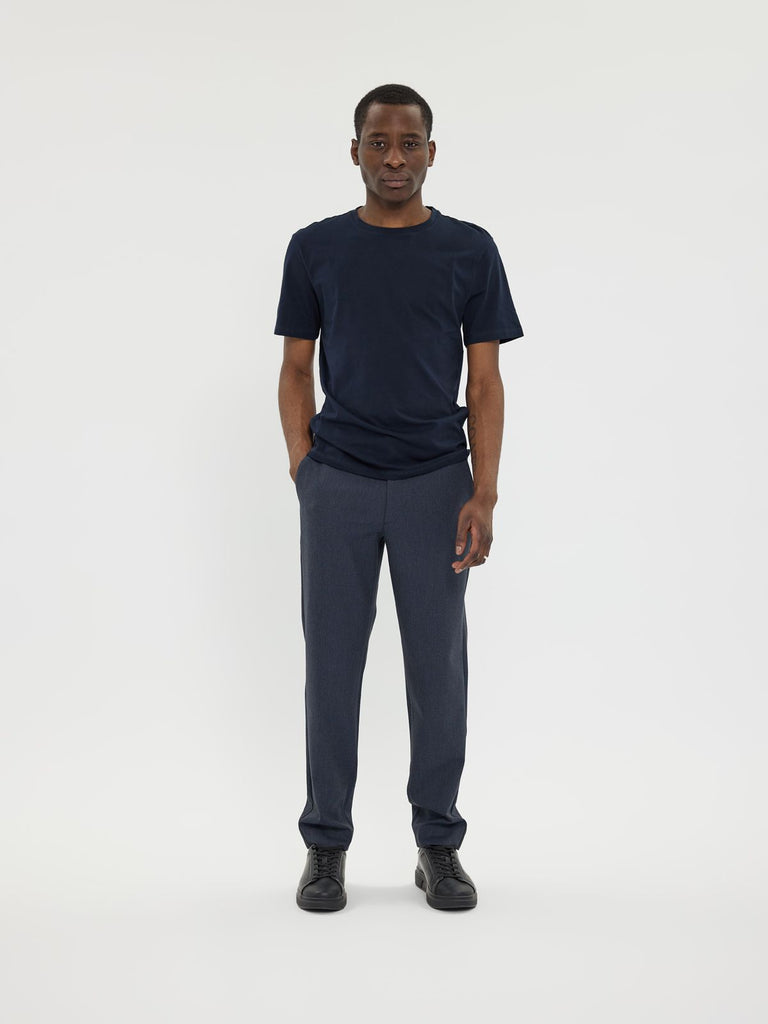 Plain Units Trousers AlvinPL 056_GRS Midnight Herringbone model