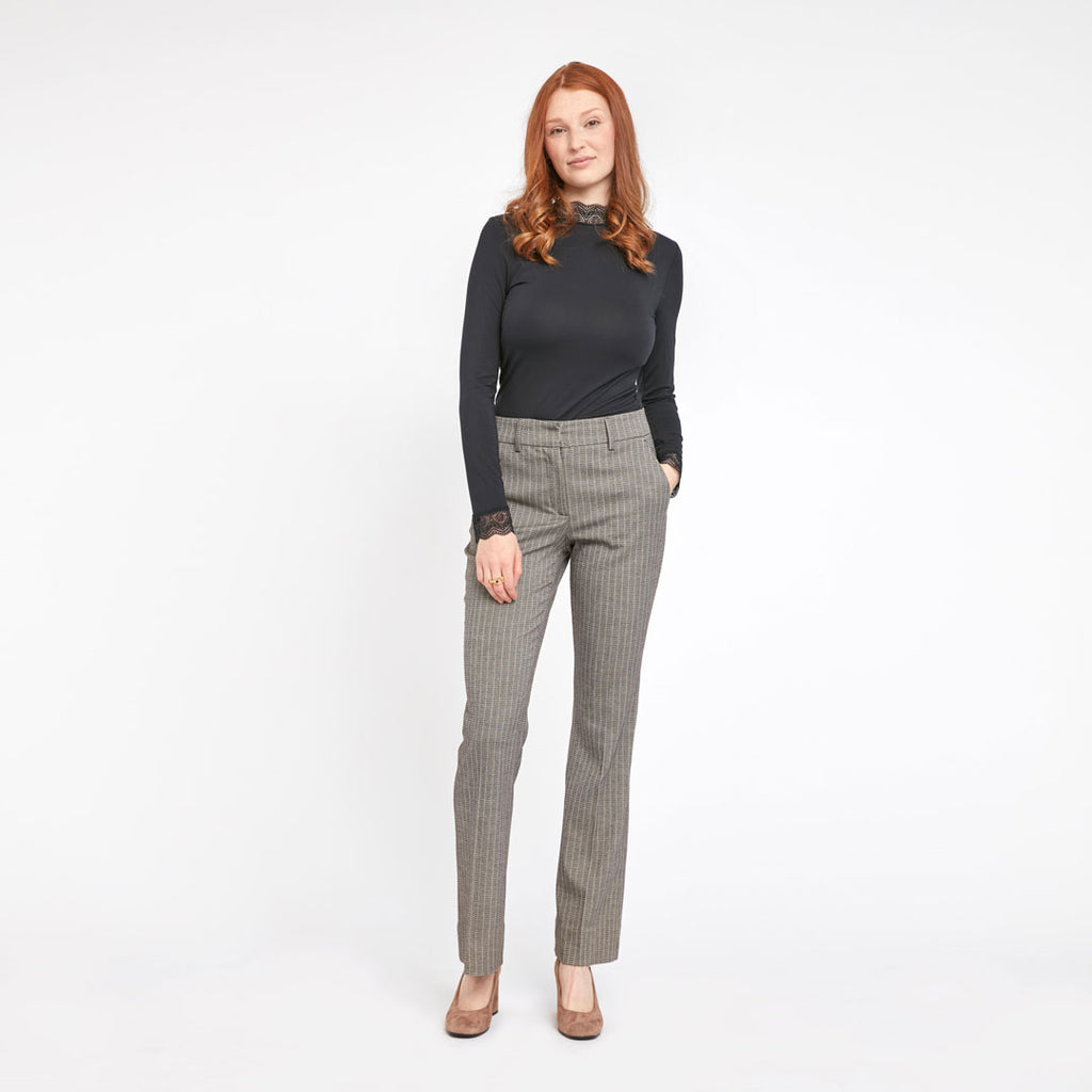 ClaraFV_754 Brown_Sand_Herringbone MODEL