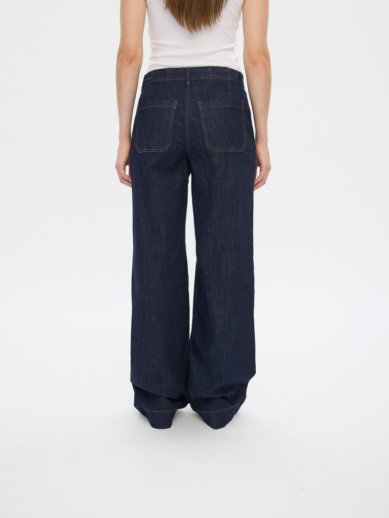 EricaFV_420_RCS_Blended Dark_Rinse BACK