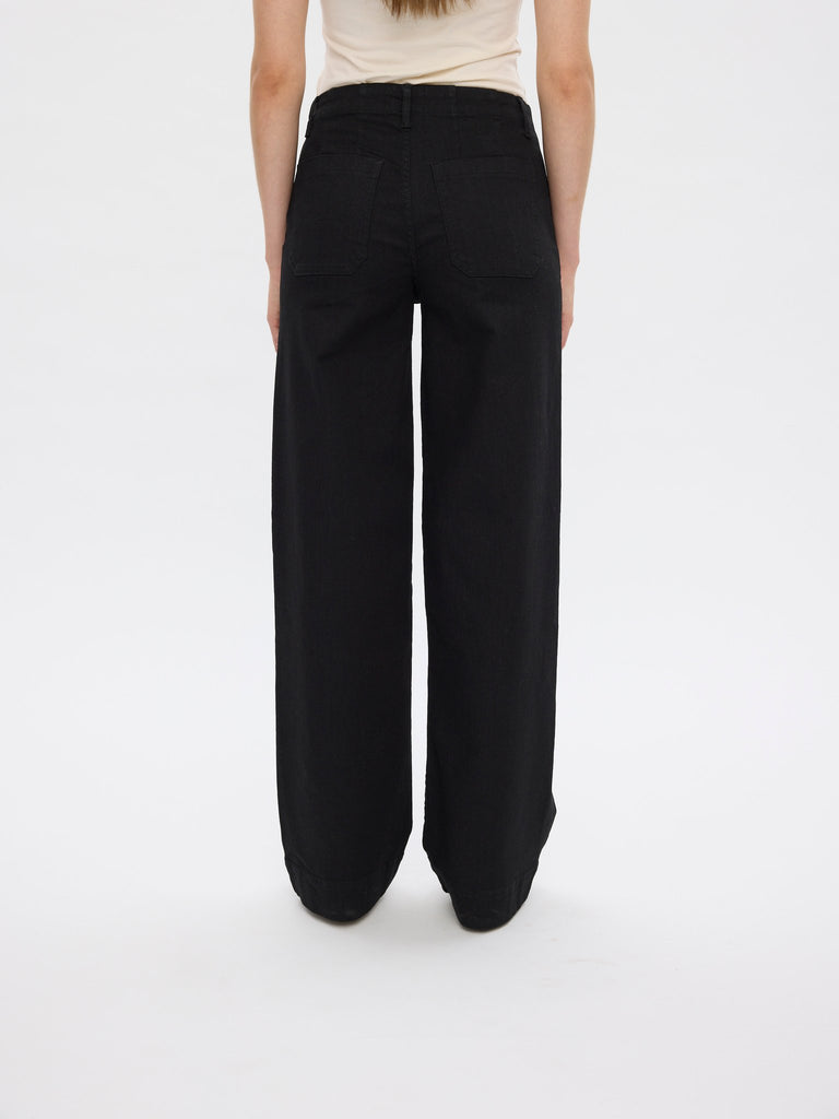 EricaFV_520_RCS_Blended Black_Rinse BACK