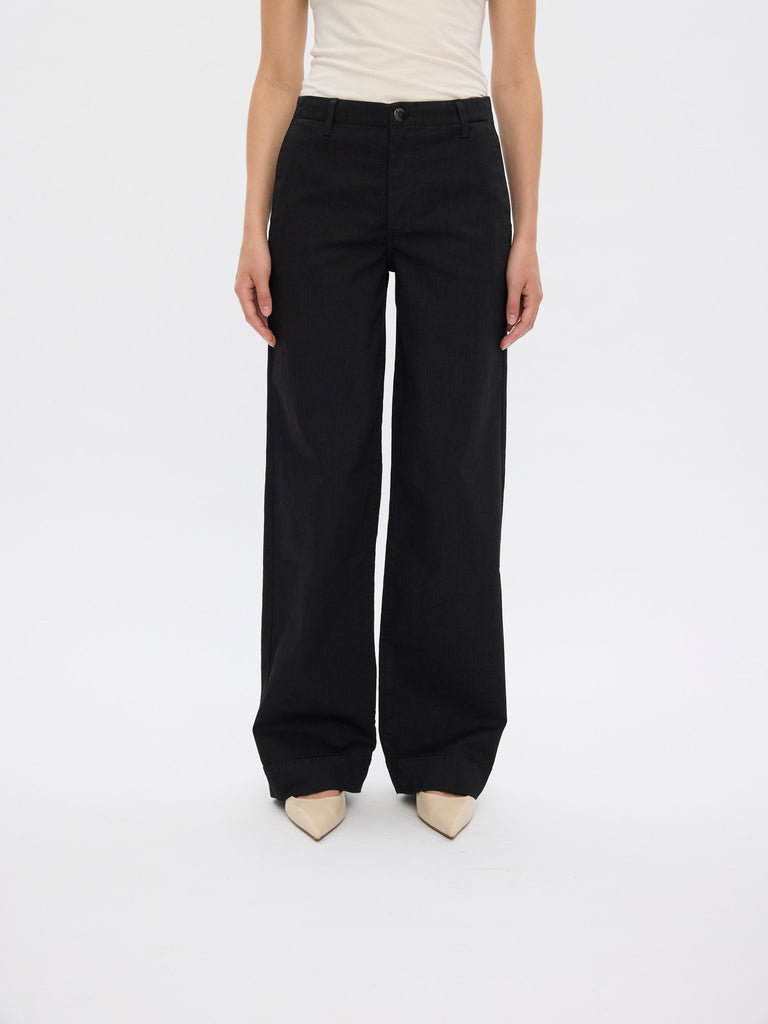 EricaFV_520_RCS_Blended Black_Rinse FRONT