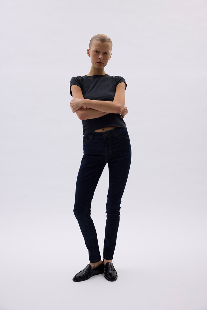 KateFV_420_RCS_Blended Dark_Rinse MODEL