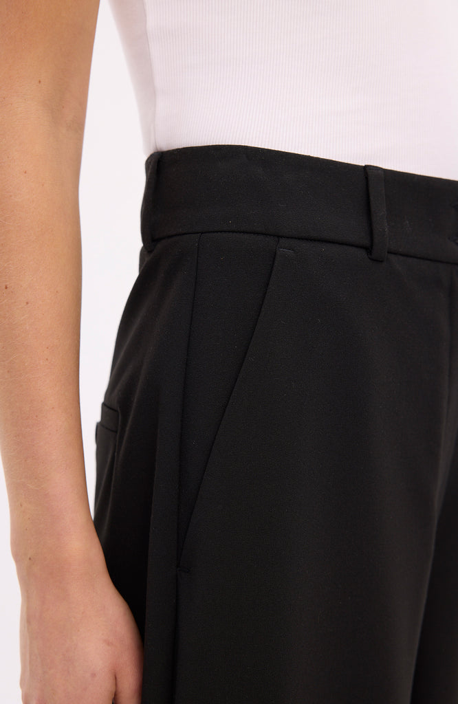 LauraFV_285 Black DETAIL