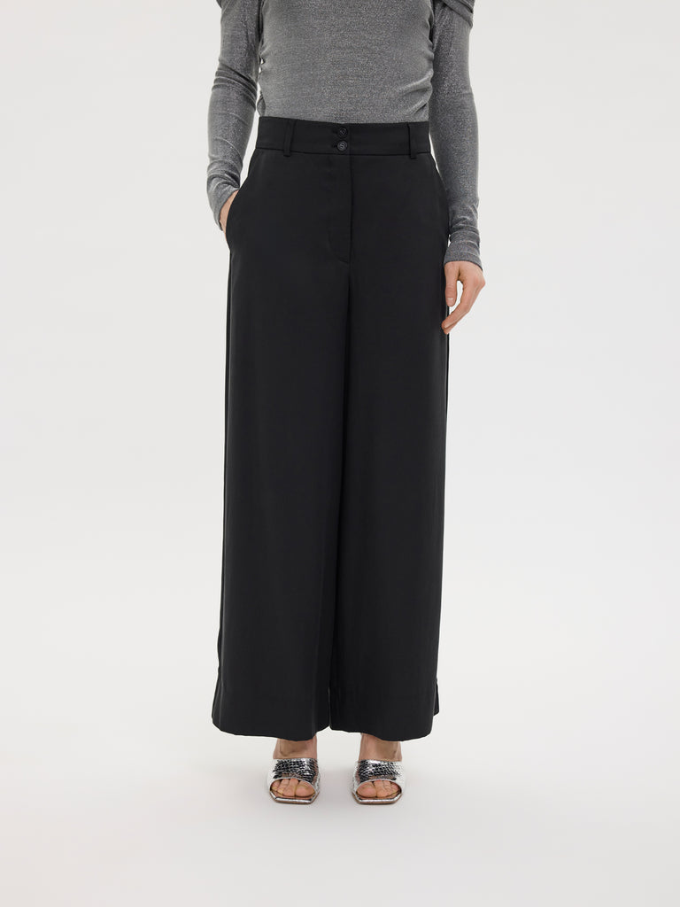 LauraFV_849 Raven FRONT