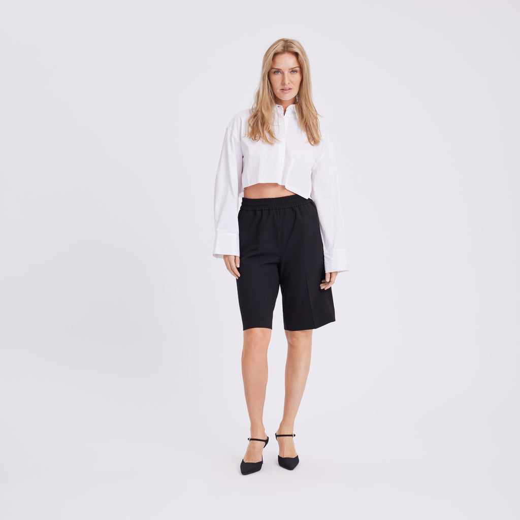 LouiseFV_Shorts_285 Black MODEL