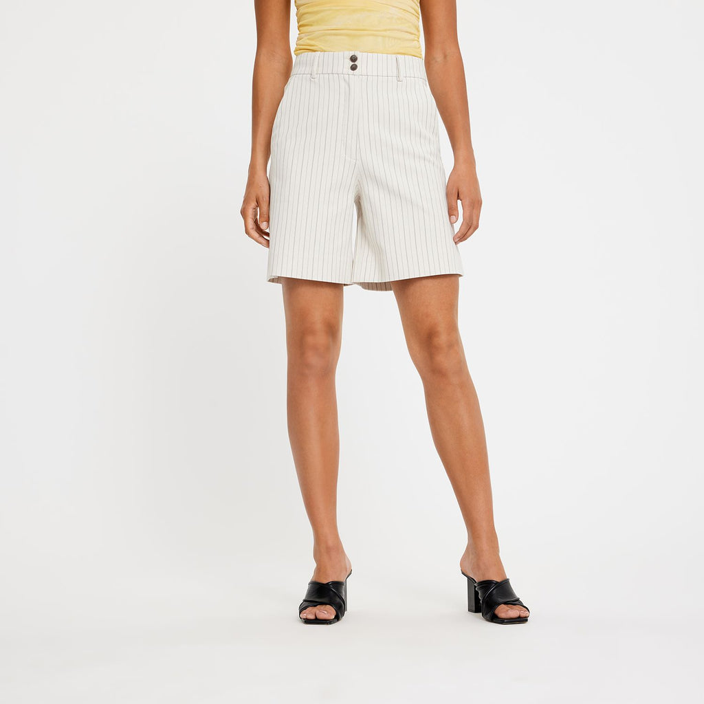 Five Units Trousers LauraFV Midi Shorts 876 Sand Navy Pin front