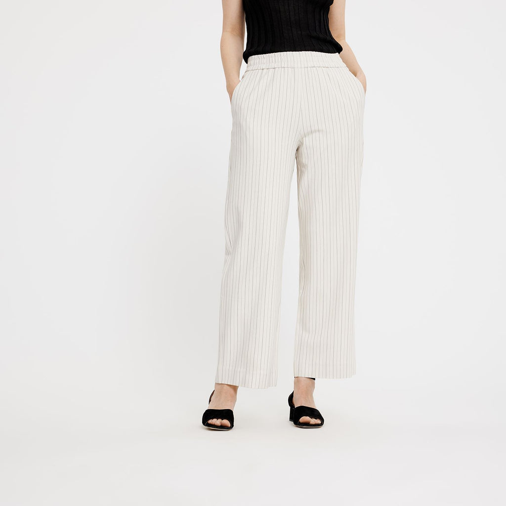 Five Units Trousers LouiseFV Ankle 876 Sand Navy Pin front